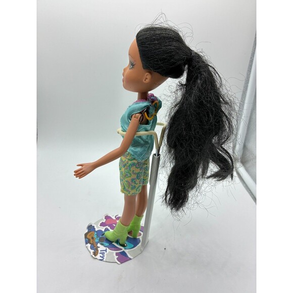 Bratz Doll Jade with Black Hair - Blue Top & Floral Skirt - Green Boots - Picture 3 of 4